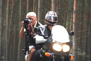 jirka-kameraman-na-motorce-svetla.jpg
